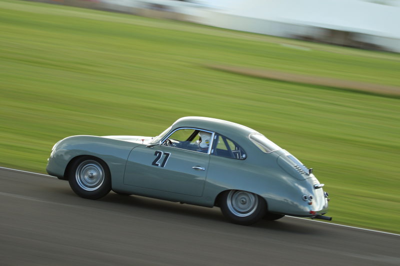 Illustration for article titled The Vintage Racing At The Goodwood Revival Is Simply The Best
